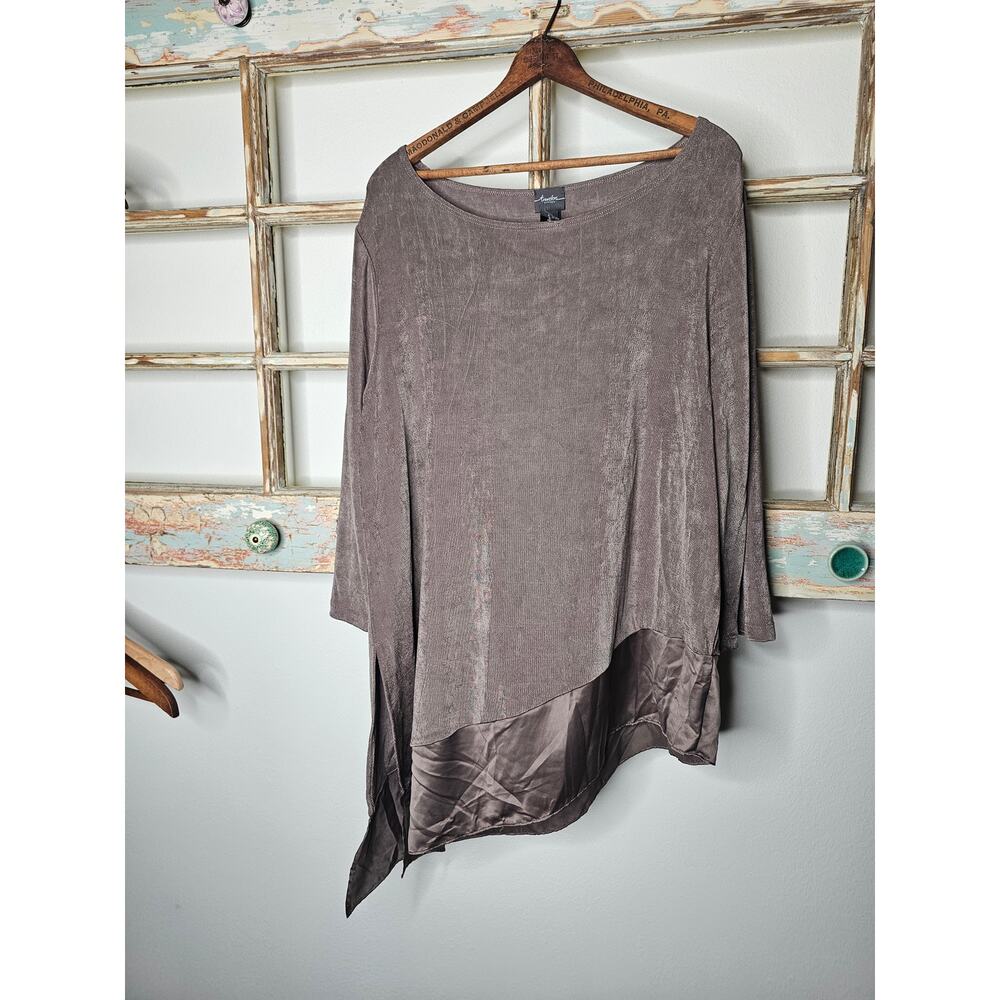 NWT Chico's Travelers Women's size 3 / XL Asymmetrical Tunic Boho Top